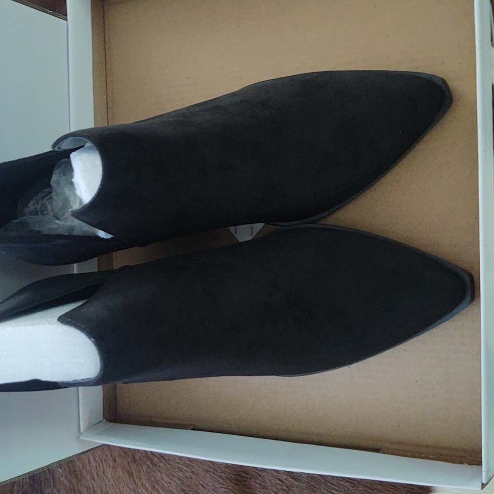 SOLD-Bamboo black ankle boots
